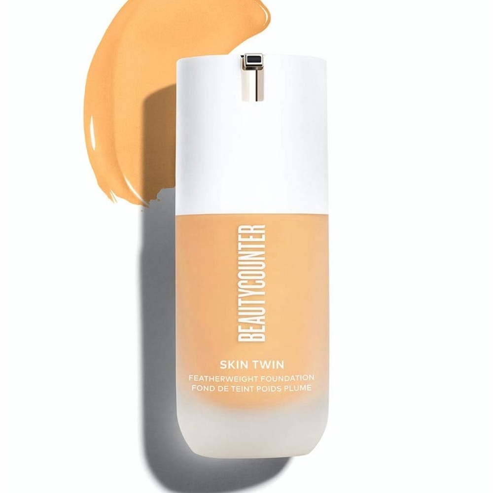 Beautycounter Skin Twin Featherweight Foundation in #210 “Light”